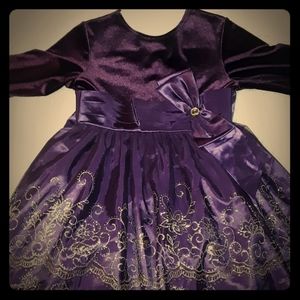 Beautiful size 7 girls dress.  Euc only worn once.